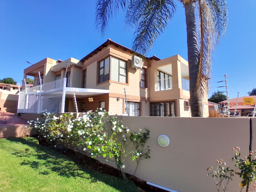 3 Bedroom Property for Sale in Safari Gardens North West